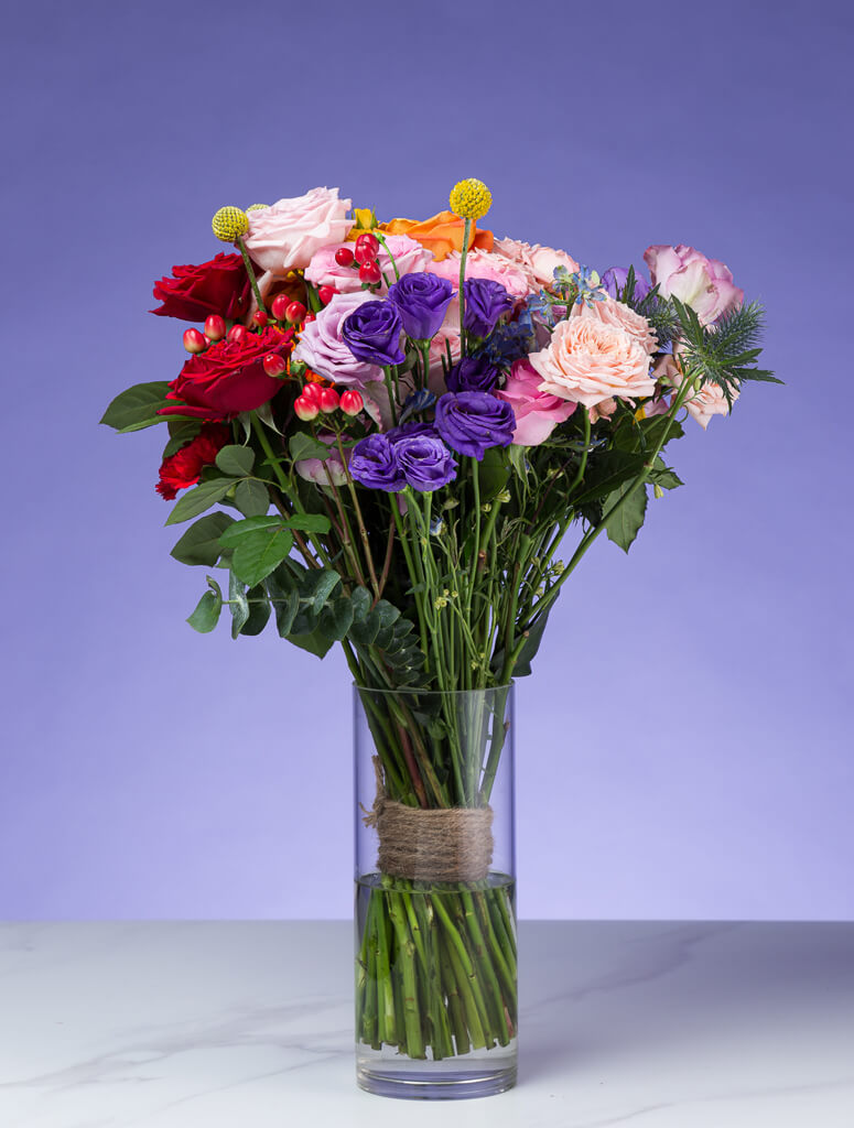 Love out load single vase arrangement
