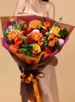 ช่อดอกกุหลาบสีส้มและทิวลิปสีส้ม