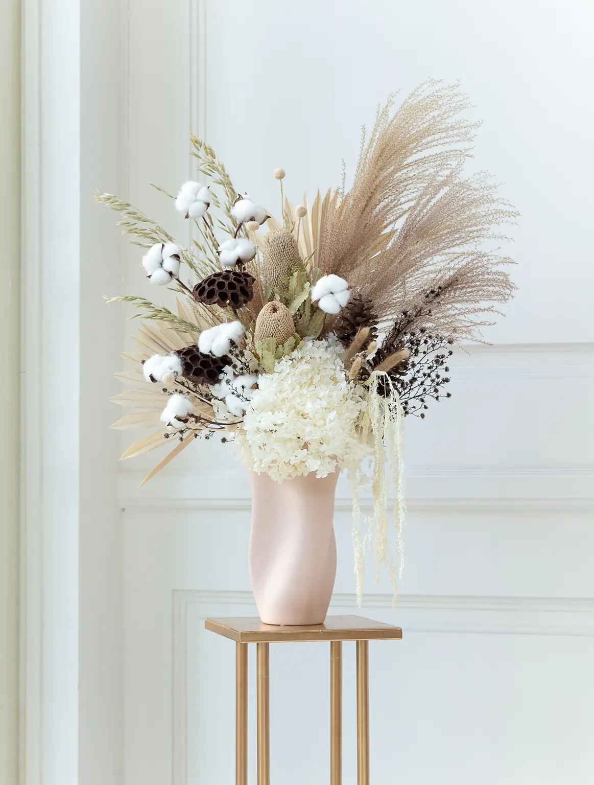 สโนว์ฟอล ดอกไม้แห้งในแจกัน ไฮเดรนเยียขาว ดอกฝ้ายขาว