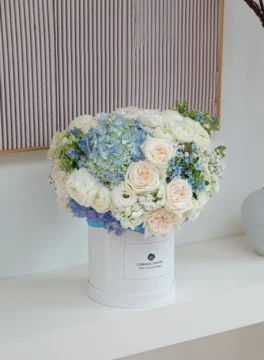 กล่องดอกไม้ฟ้าขาวขนาดเล็ก ดอกไฮเดรนเยียสีฟ้า