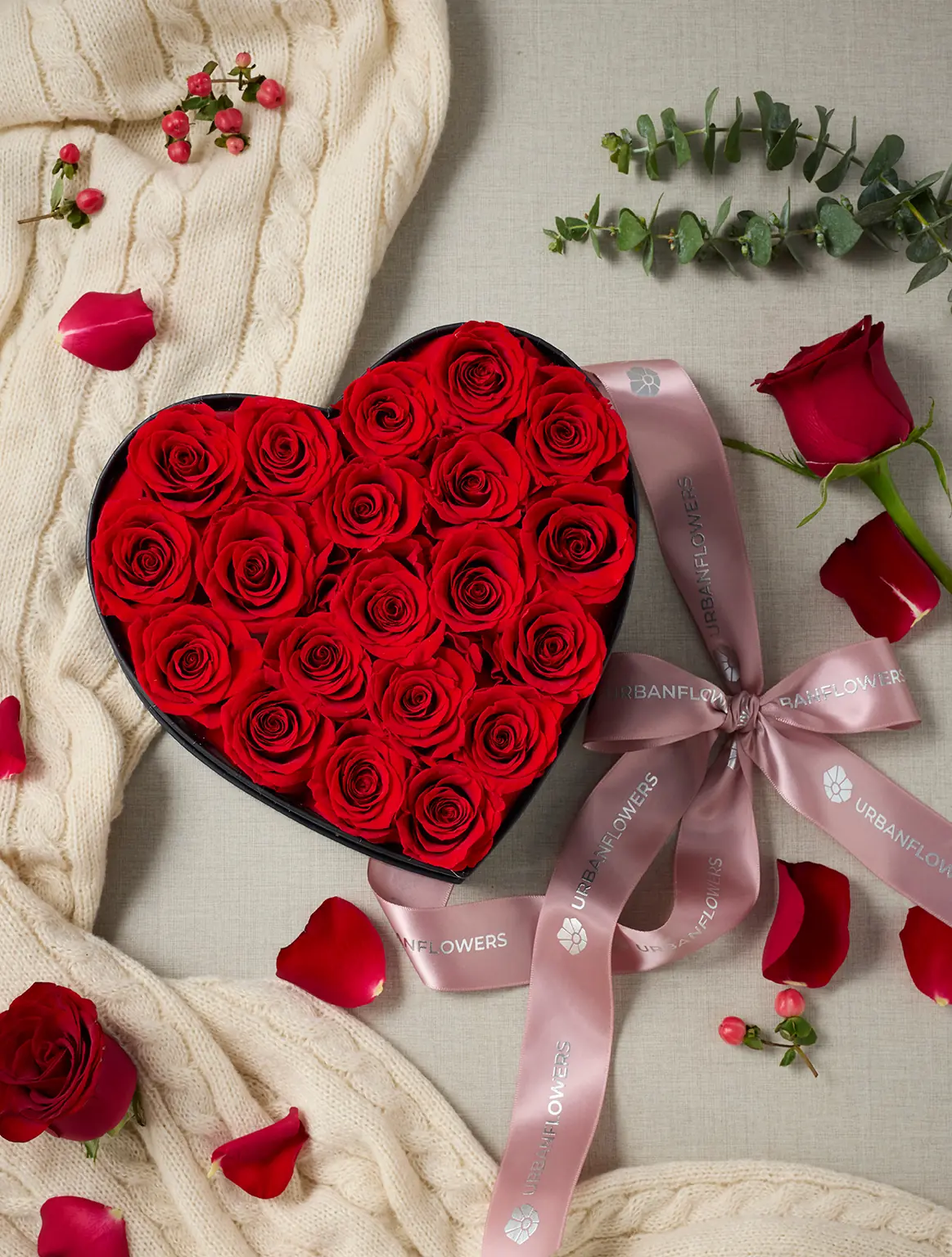 กล่องดอกไม้อมตะสีแดงรูปหัวใจ