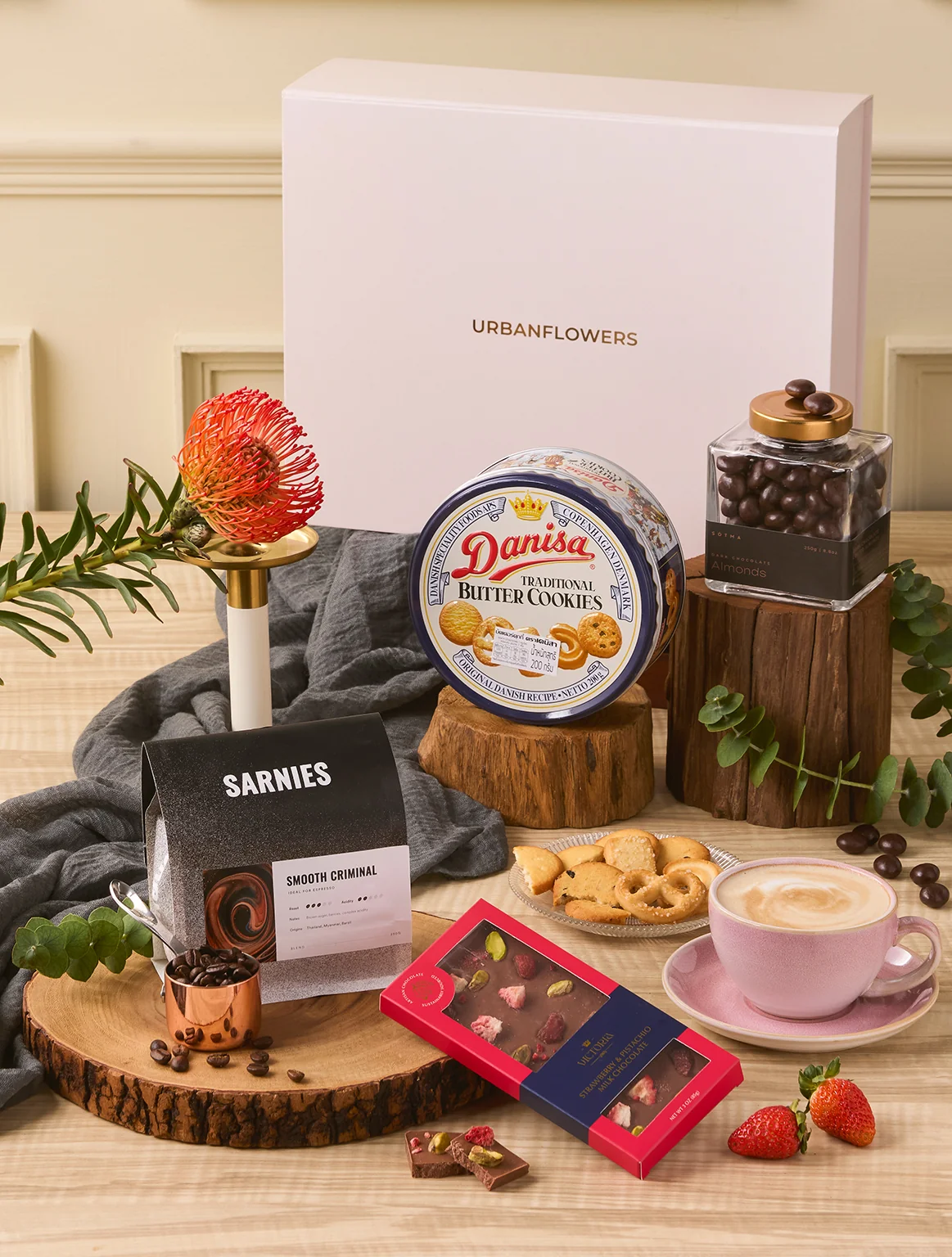 Coffee & Nibbles Hamper with coffee beans, butter cookies and chocolate almonds by UrbanFlowers.