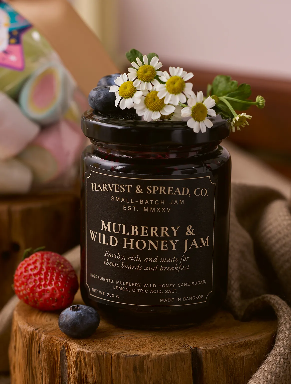 แยมมัลเบอร์รี่และน้ำผึ้งป่า — แยมแบบล็อตเล็กที่ผลิตในกรุงเทพฯ เพื่อจับคู่กับชีส