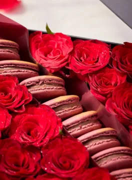 Flower box, red roses and red macarons