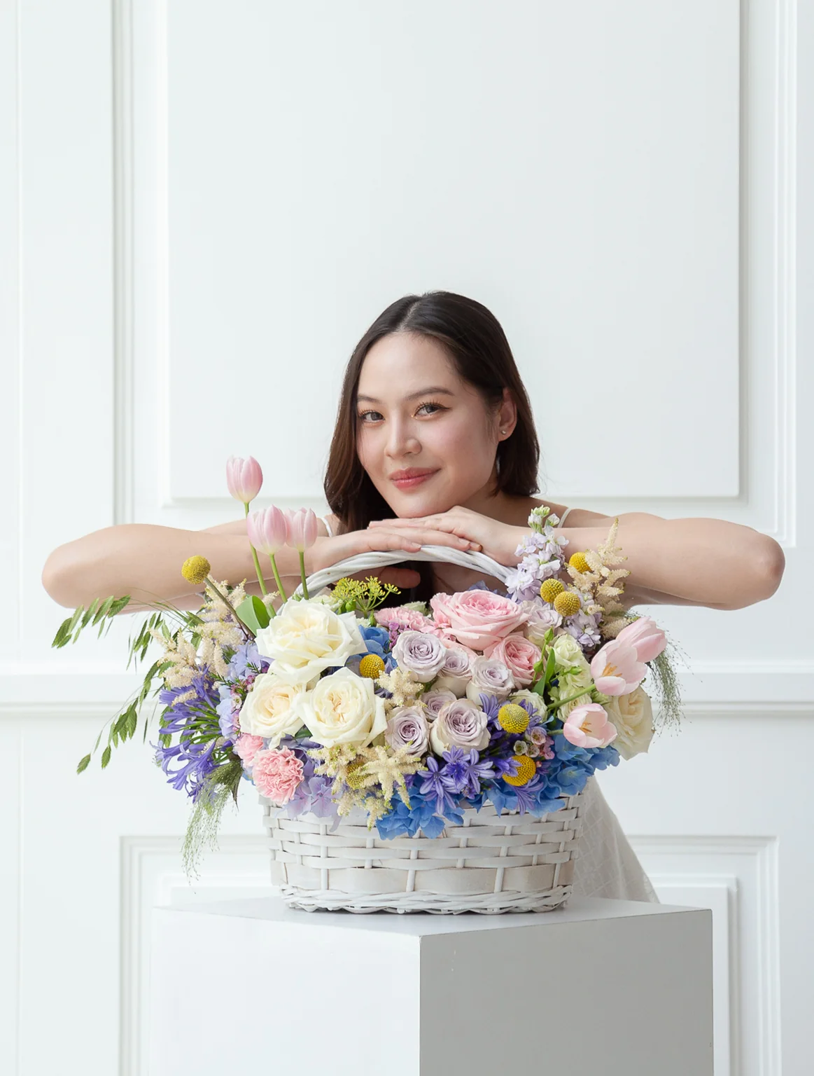 Fresh flower basket Pink tulips