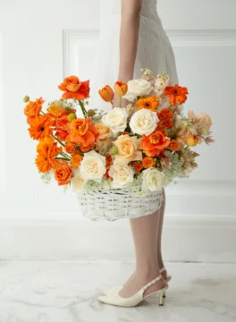 กระเช้าดอกไม้สดสีส้ม กระเช้าดอกกุหลาบสีส้ม