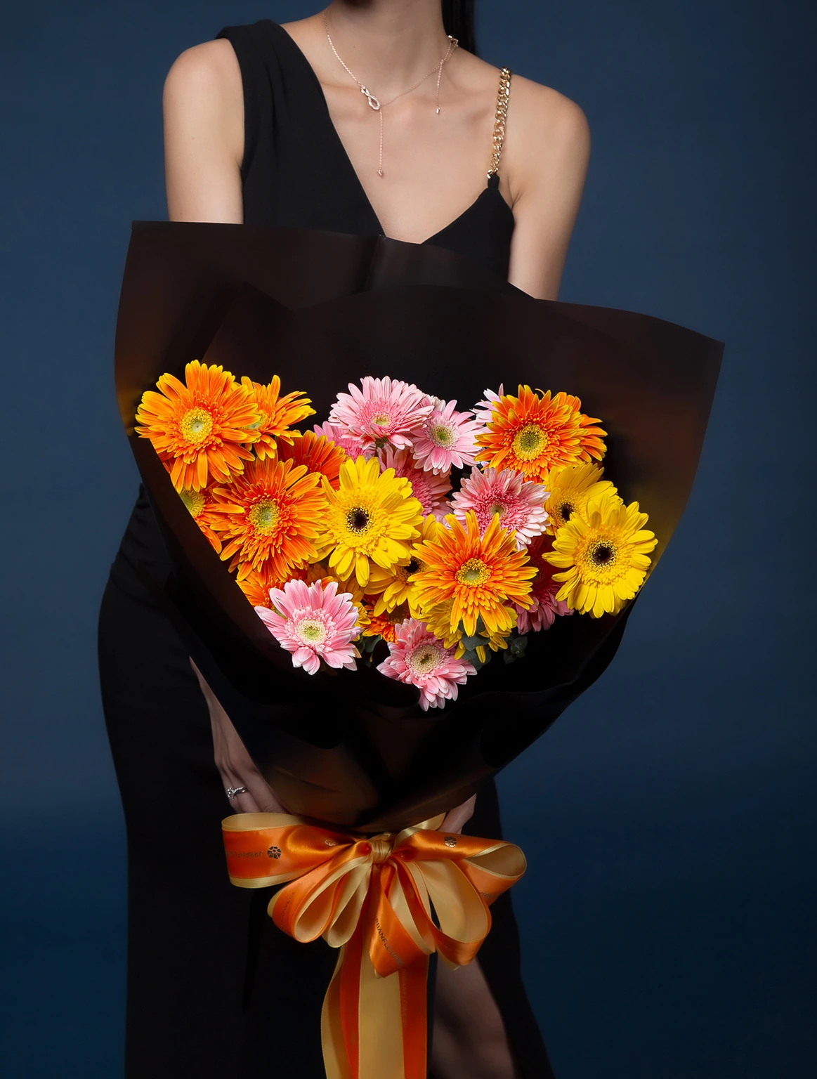 ช่อดอกเยอบีร่าหลากสีสวยๆ ดอกไม้แสดงความยินดี