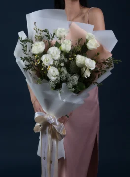Bouquet of white amy and white roses