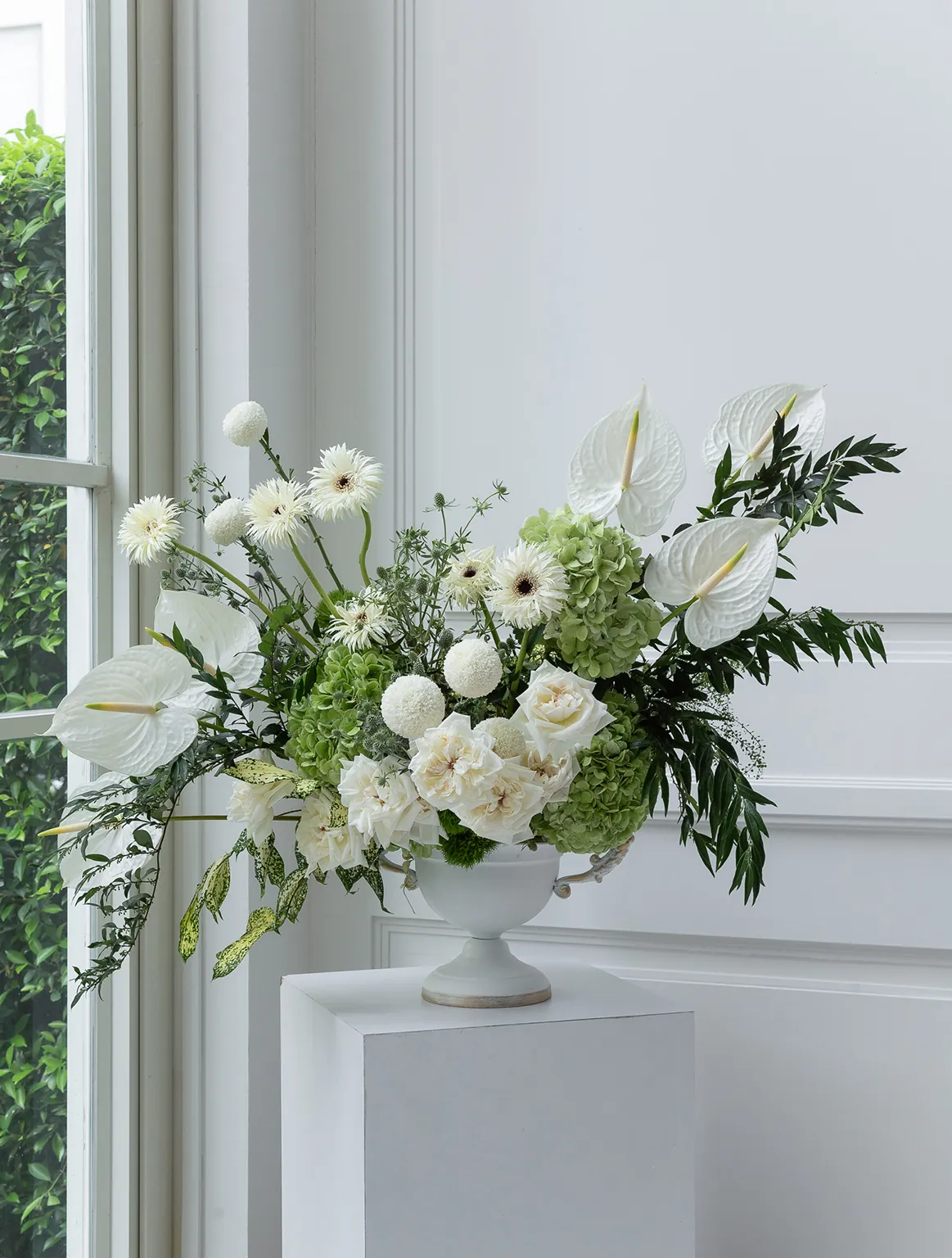 White and green flower vase, flower vase for centerpiece of table