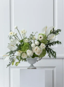 Centerpiece flower vase with green and white hydrangeas