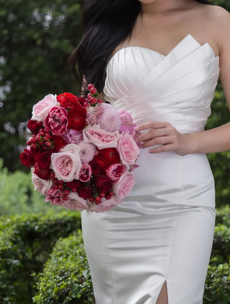ช่อดอกไม้เจ้าสาว ช่อดอกไม้งานแต่งสีชมพูแดง
