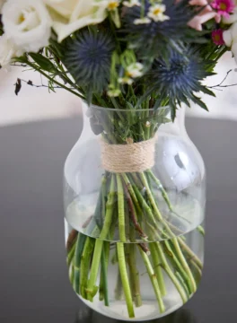 Flower vase, peach roses