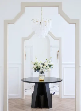 แจกันดอกไม้สด สีขาว