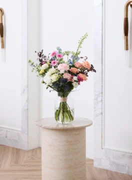 Flower vase, peach roses
