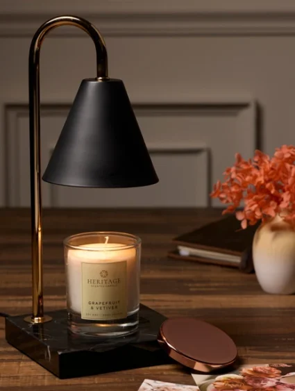 ของขวัญขึ้นบ้านใหม่สุดหรู โคมอุ่นเทียนสไตล์โมเดิร์น พร้อมเทียนหอมกลิ่นเกรปฟรุตและเวทิเวอร์ เติมบรรยากาศอบอุ่นให้บ้าน