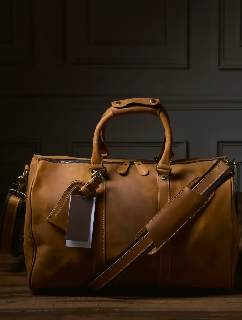 ของขวัญสำหรับผู้ชายสุดหรู กระเป๋าเดินทางหนังแท้สีน้ำตาล ดีไซน์หรูหราเหมาะสำหรับผู้ชายที่รักความมีสไตล์และใช้งานได้จริง
