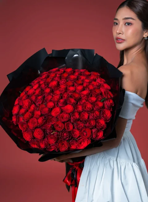 A bouquet of 100 roses