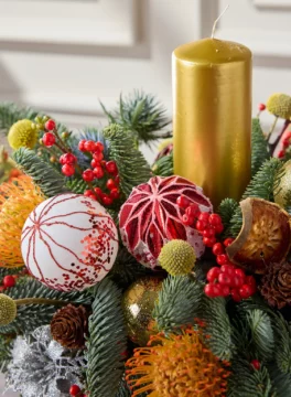 Christmas flower vase and gold candles