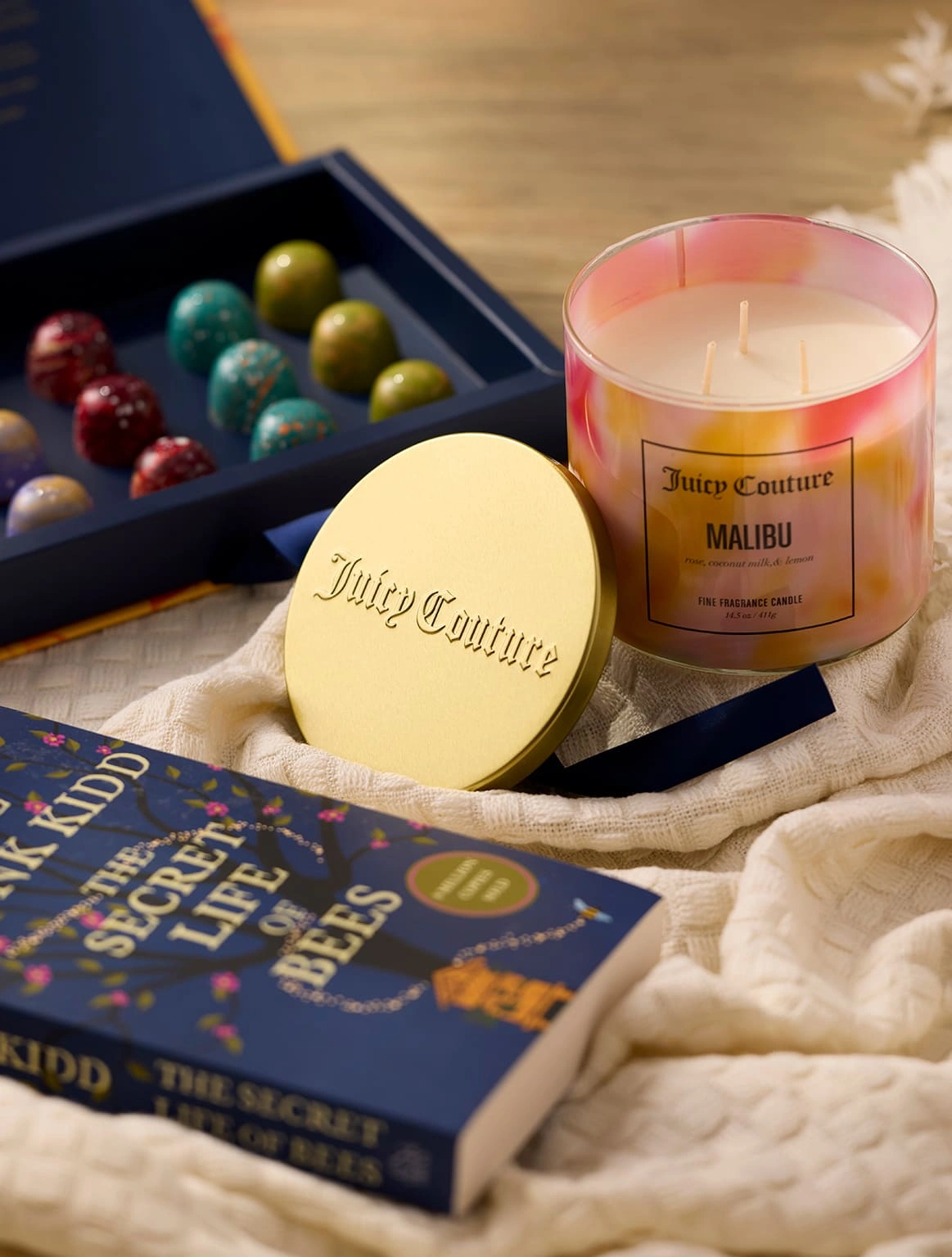 gift-set-juicy-couture-malibu-candle-book-chocolate-box-cream-blanket-angle